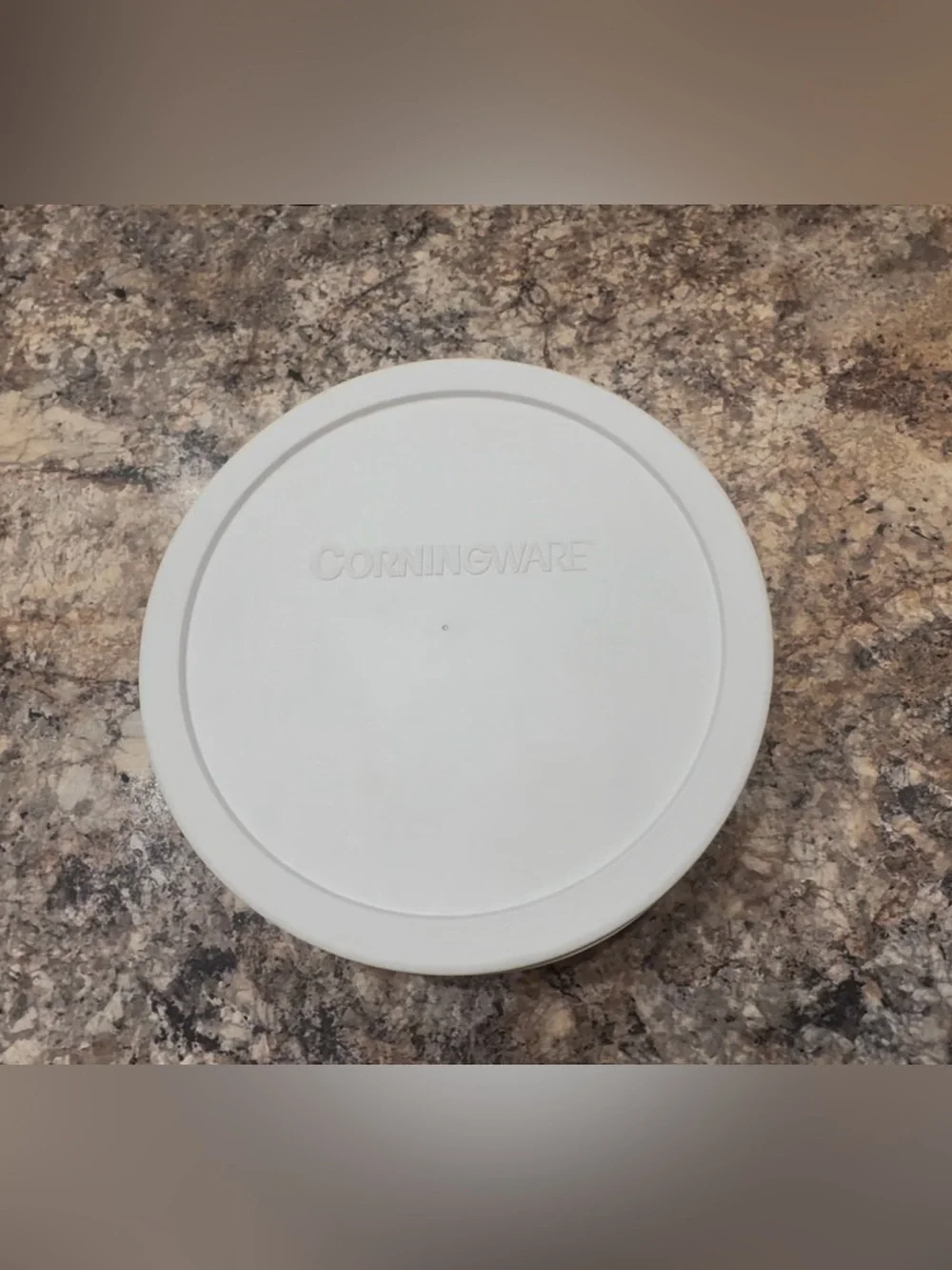 Corning ware French White 1-1/2 qt stoneware, with lid, used/good.
